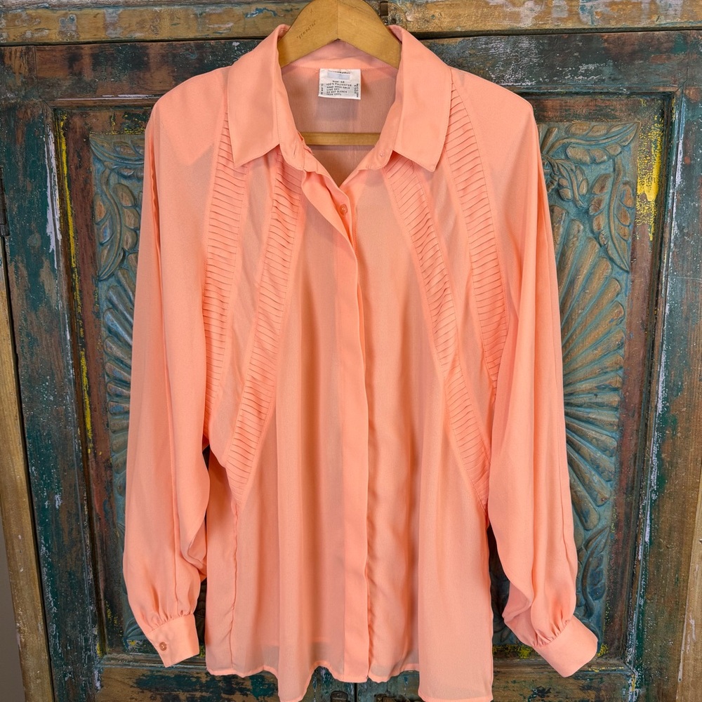 Vintage peach blouse with unique pleating